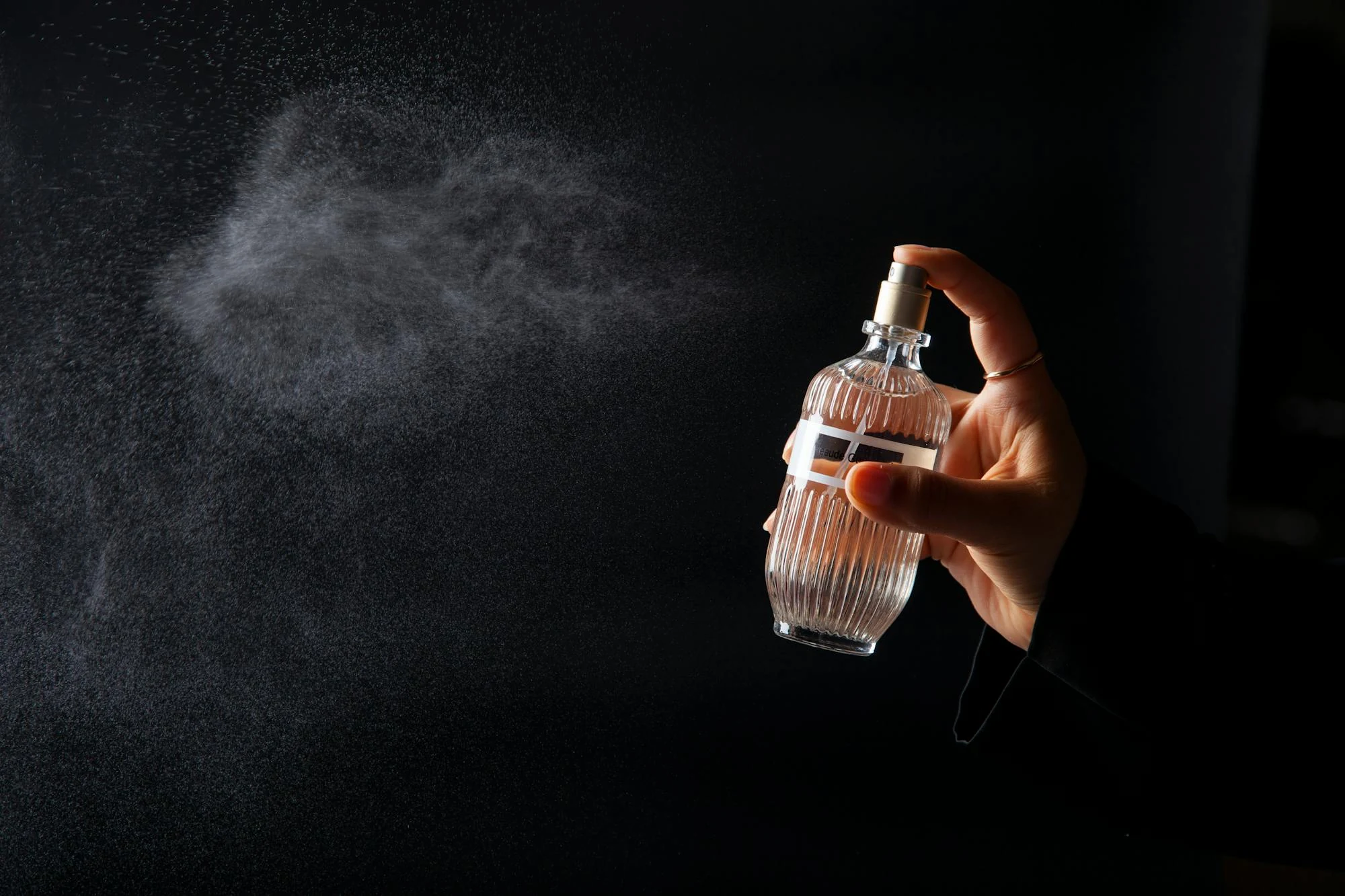 Vaporisation à distance, à la base du cou, photographie EOTRA